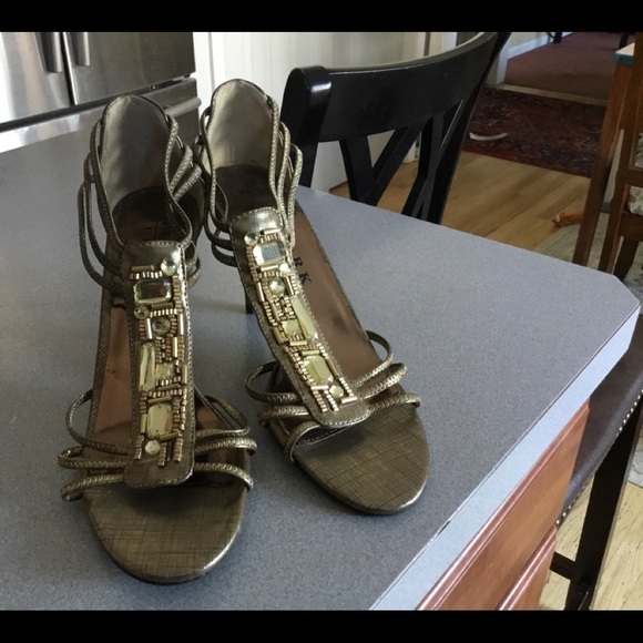 NEW YORK TRANSIT GOLD JEWELED HEELS 9.5 4”HEEL - Picture 1 of 6